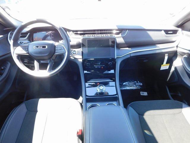 new 2025 Jeep Grand Cherokee L car, priced at $40,972