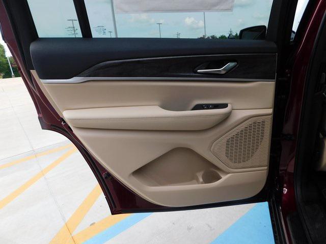 new 2025 Jeep Grand Cherokee L car, priced at $41,176