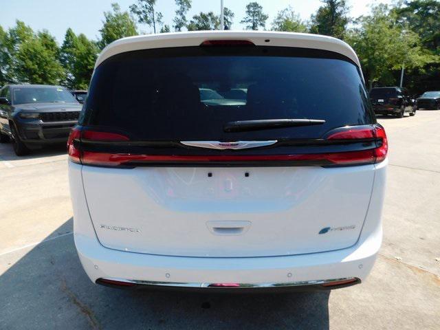 new 2024 Chrysler Pacifica Hybrid car, priced at $45,666