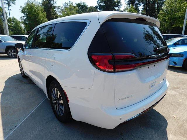 new 2024 Chrysler Pacifica Hybrid car, priced at $45,666