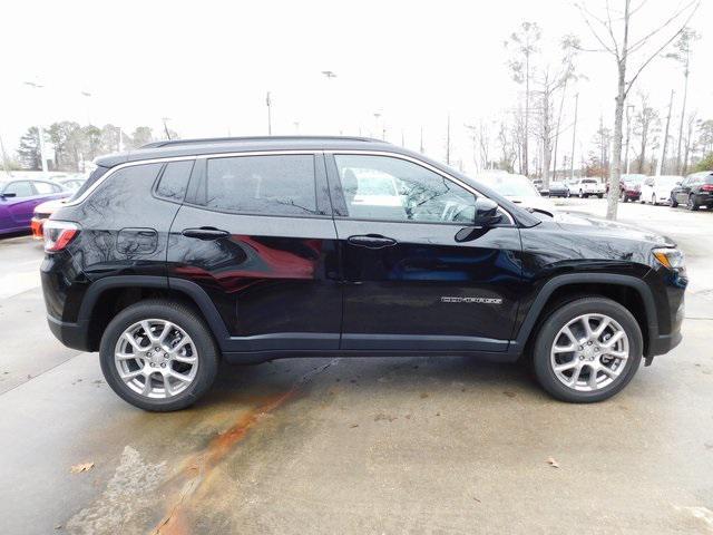 new 2024 Jeep Compass car, priced at $26,000