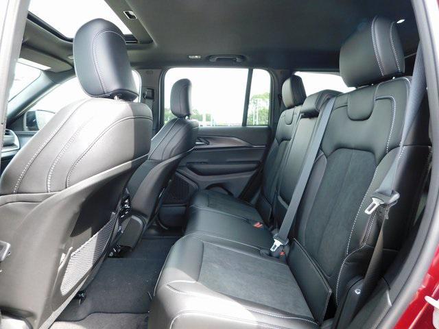 new 2025 Jeep Grand Cherokee car, priced at $38,425