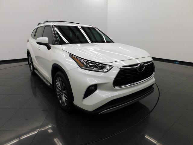 used 2021 Toyota Highlander car, priced at $38,997