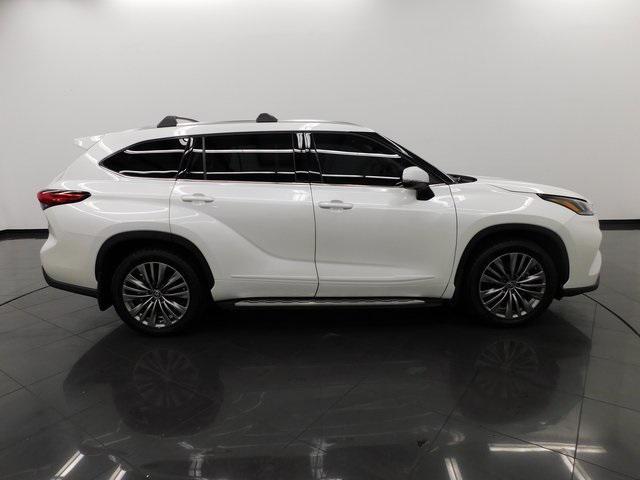 used 2021 Toyota Highlander car, priced at $38,997