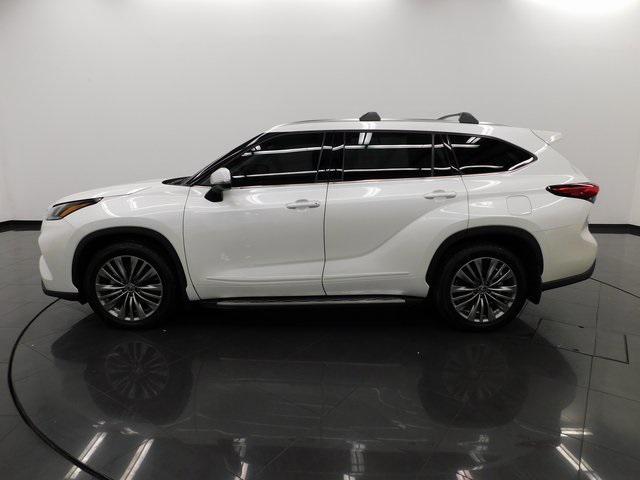 used 2021 Toyota Highlander car, priced at $38,997