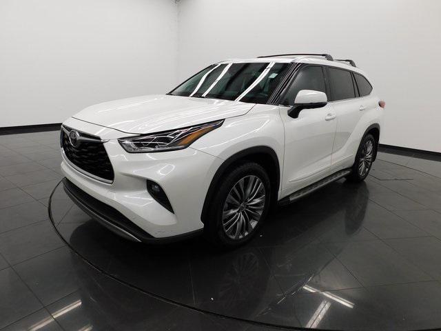 used 2021 Toyota Highlander car, priced at $38,997