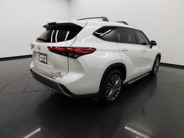 used 2021 Toyota Highlander car, priced at $38,997