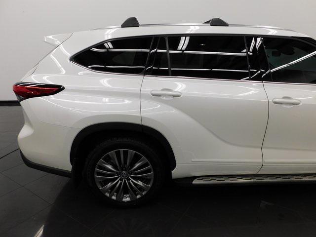 used 2021 Toyota Highlander car, priced at $38,997