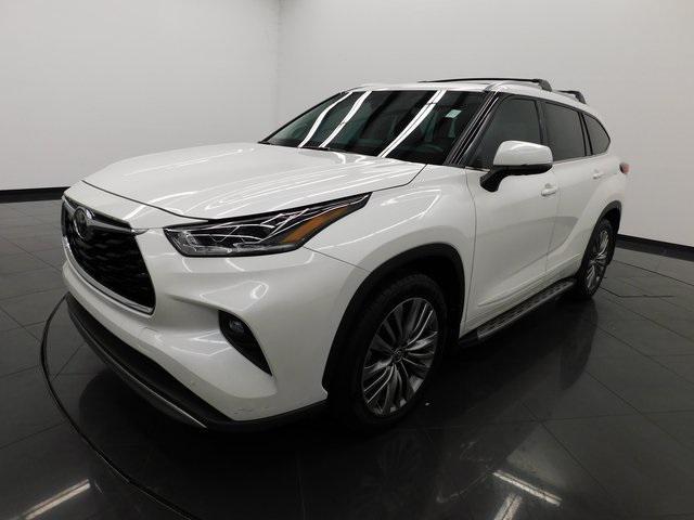 used 2021 Toyota Highlander car, priced at $38,997