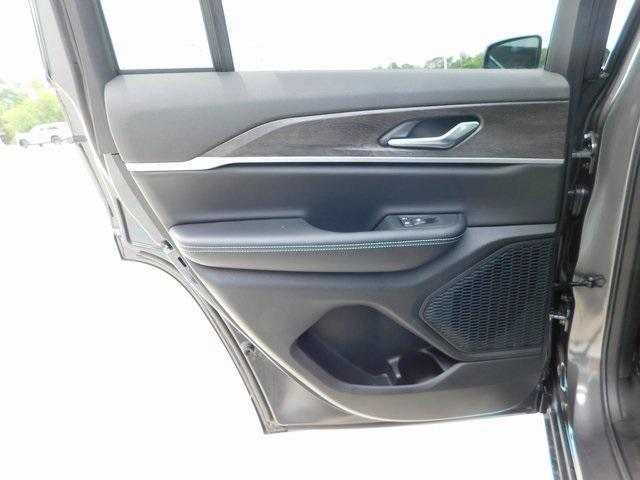 new 2025 Jeep Grand Cherokee car, priced at $43,021