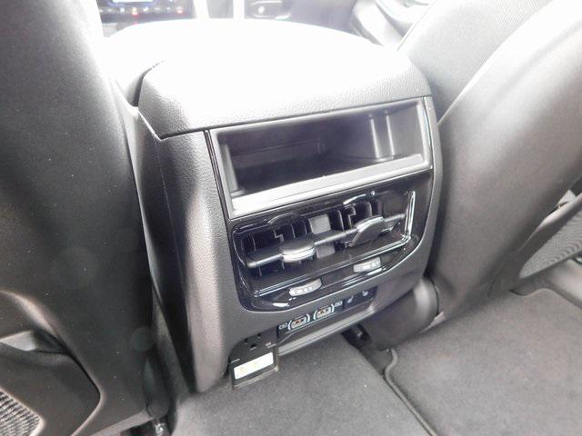 new 2025 Jeep Grand Cherokee car, priced at $43,021