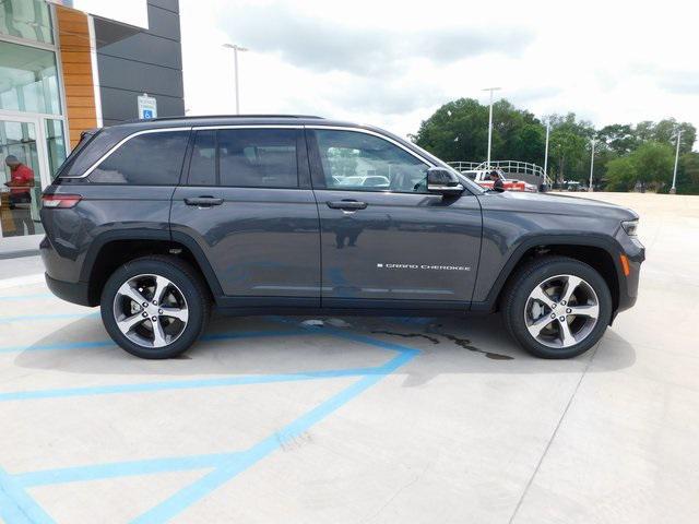 new 2025 Jeep Grand Cherokee car, priced at $43,021
