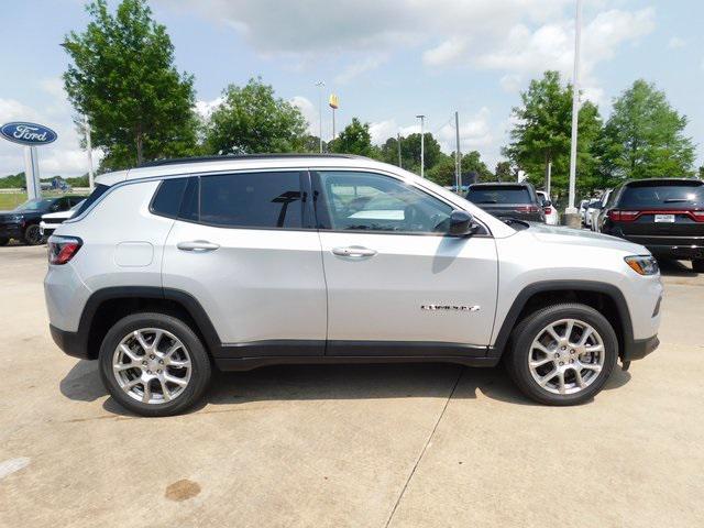 new 2024 Jeep Compass car, priced at $31,500