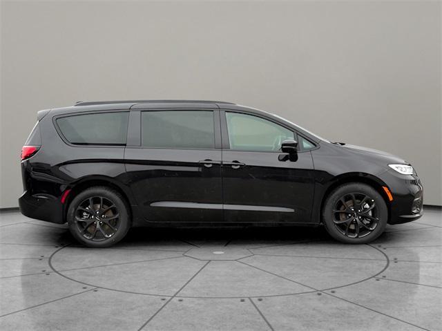 new 2025 Chrysler Pacifica car, priced at $51,540