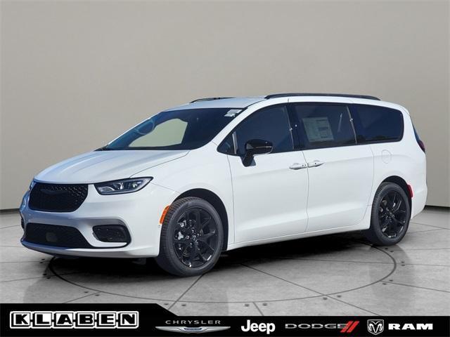 new 2026 Chrysler Pacifica car, priced at $44,665