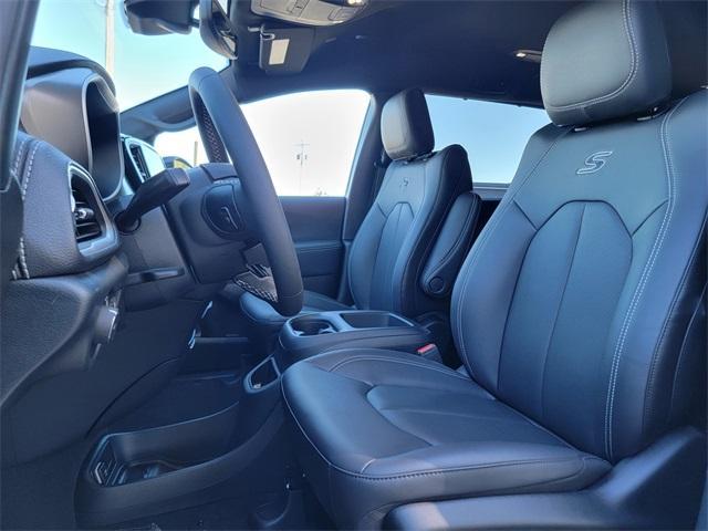 new 2026 Chrysler Pacifica car, priced at $44,665