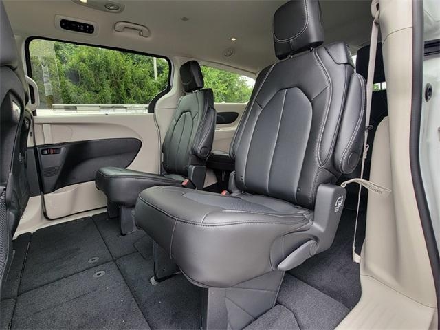 new 2024 Chrysler Pacifica car, priced at $36,695