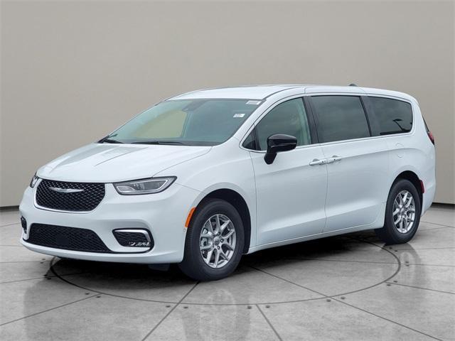 new 2024 Chrysler Pacifica car, priced at $36,695