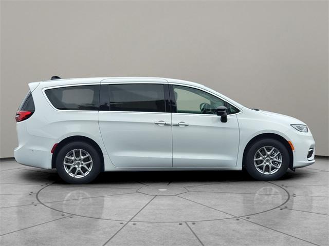 new 2024 Chrysler Pacifica car, priced at $36,695