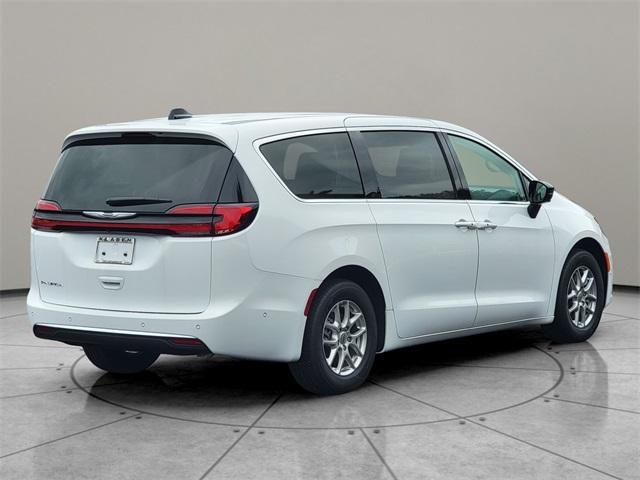 new 2024 Chrysler Pacifica car, priced at $36,695