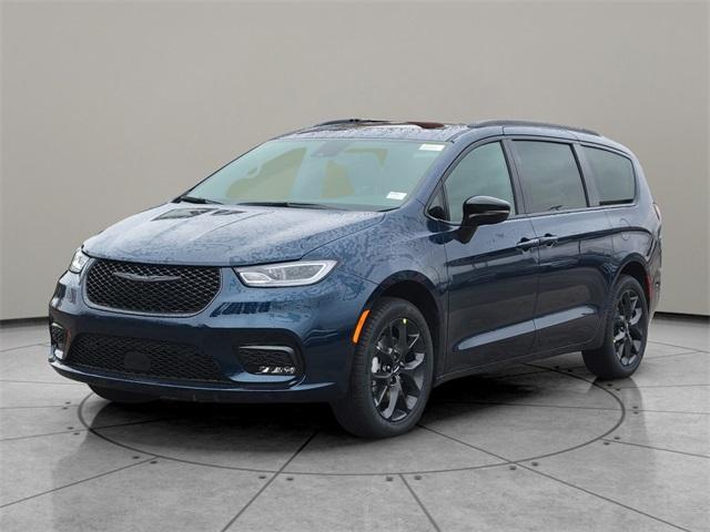 new 2025 Chrysler Pacifica car, priced at $52,035