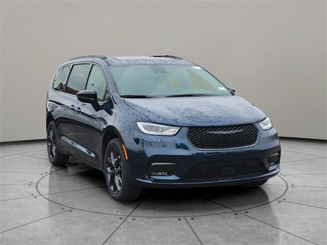 new 2025 Chrysler Pacifica car, priced at $52,035