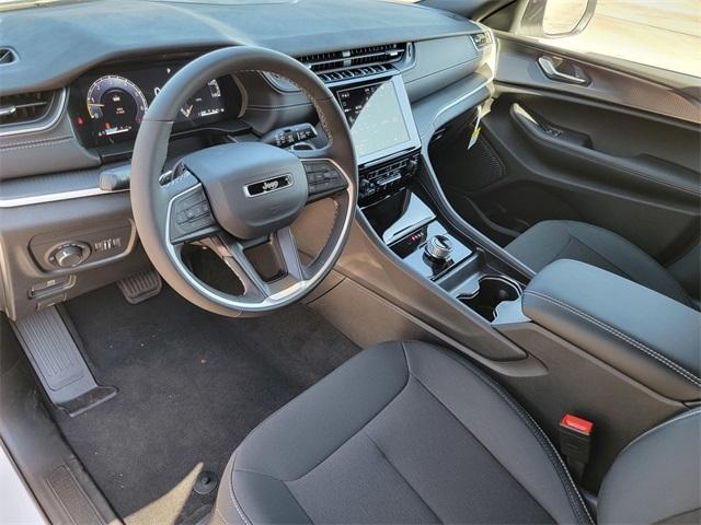 new 2025 Jeep Grand Cherokee car, priced at $40,575