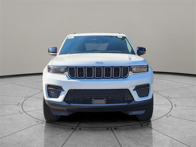 new 2025 Jeep Grand Cherokee car, priced at $40,575