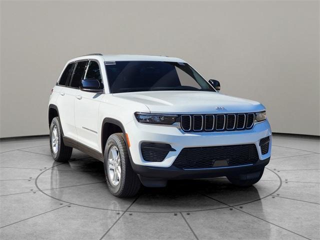 new 2025 Jeep Grand Cherokee car, priced at $40,575