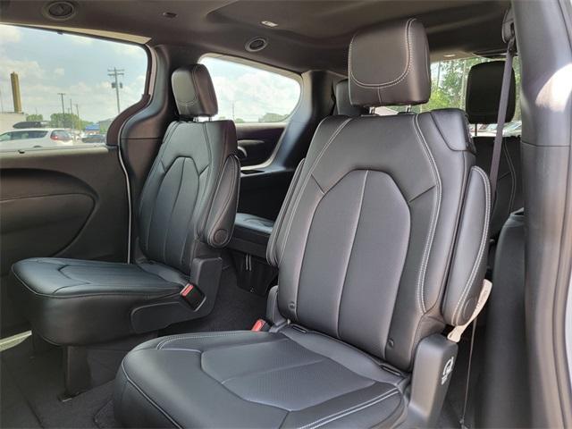 new 2025 Chrysler Pacifica car, priced at $44,311