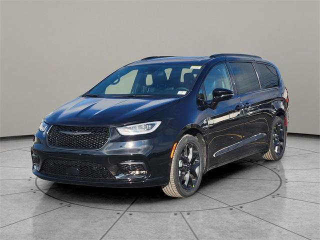 new 2025 Chrysler Pacifica car, priced at $48,545