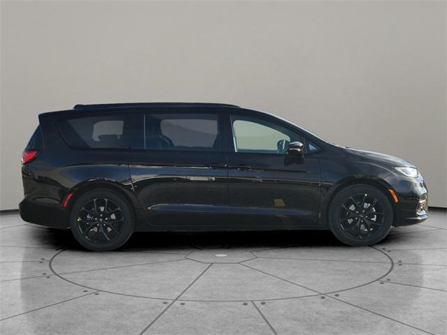 new 2025 Chrysler Pacifica car, priced at $48,545