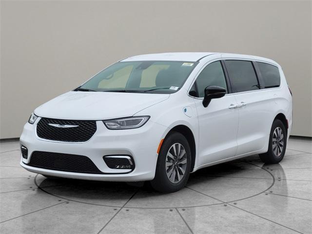 new 2025 Chrysler Pacifica Hybrid car, priced at $46,530