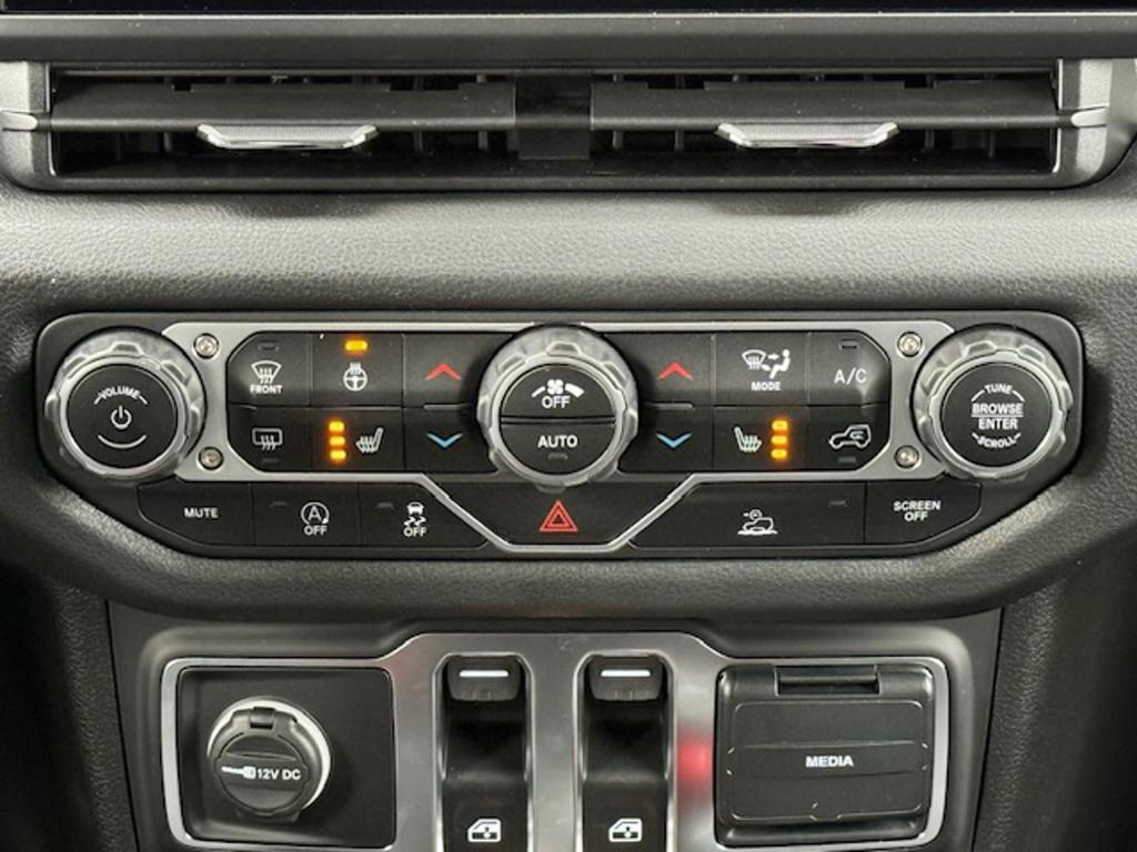 new 2025 Jeep Wrangler car, priced at $45,959