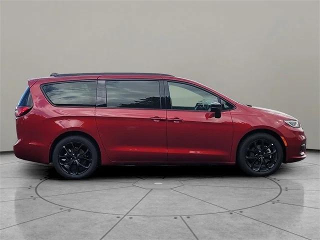 new 2024 Chrysler Pacifica car, priced at $41,435