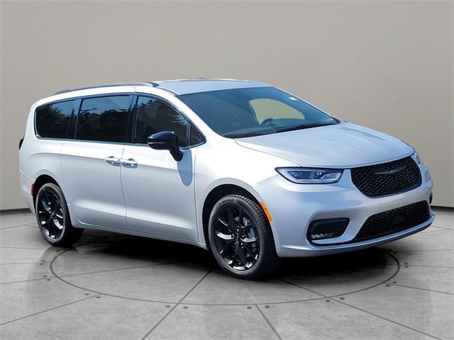 new 2024 Chrysler Pacifica car, priced at $46,635