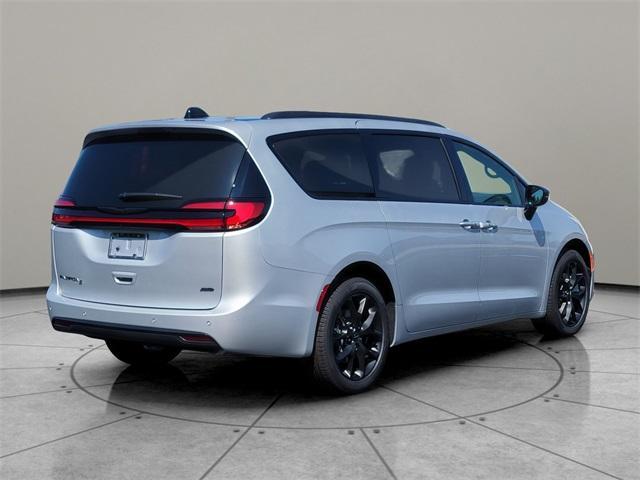 new 2024 Chrysler Pacifica car, priced at $46,635