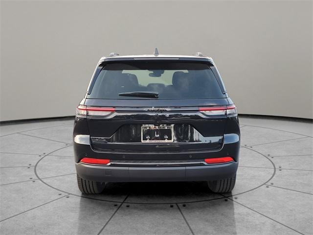 new 2024 Jeep Grand Cherokee car, priced at $42,675