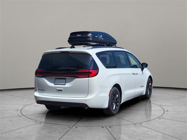 new 2025 Chrysler Pacifica car, priced at $44,863