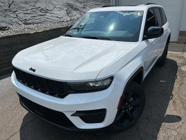used 2022 Jeep Grand Cherokee car, priced at $33,088