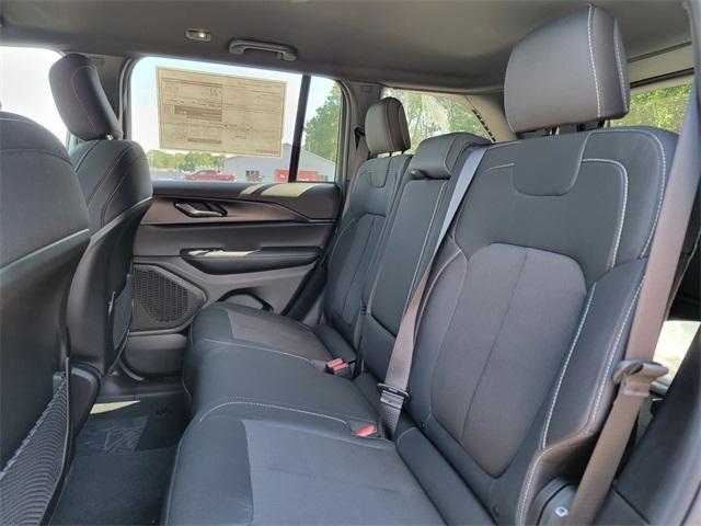 new 2025 Jeep Grand Cherokee car, priced at $41,170