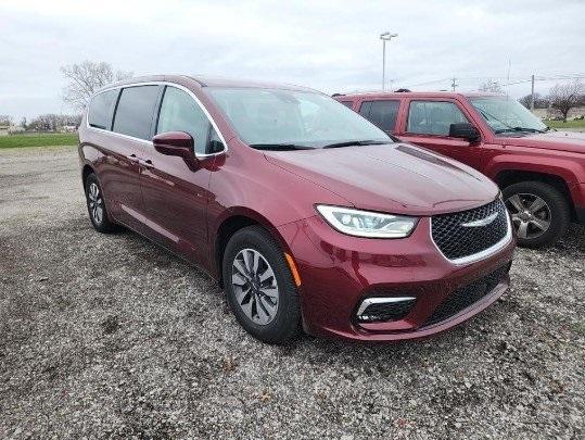 used 2022 Chrysler Pacifica Hybrid car, priced at $33,740