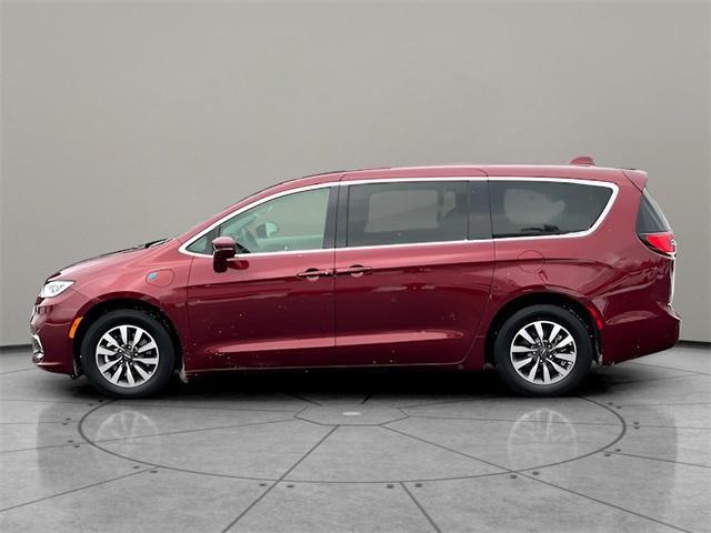 used 2022 Chrysler Pacifica Hybrid car, priced at $32,355