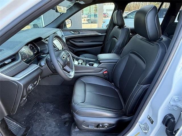 new 2025 Jeep Grand Cherokee car, priced at $44,996
