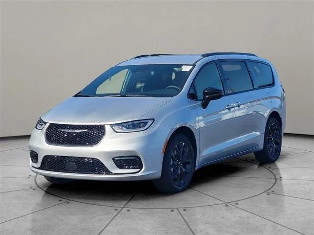 new 2024 Chrysler Pacifica car, priced at $43,635