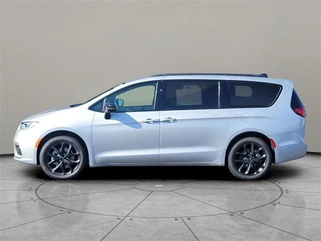 new 2024 Chrysler Pacifica car, priced at $43,635