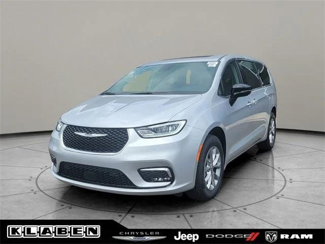 new 2024 Chrysler Pacifica car, priced at $39,535