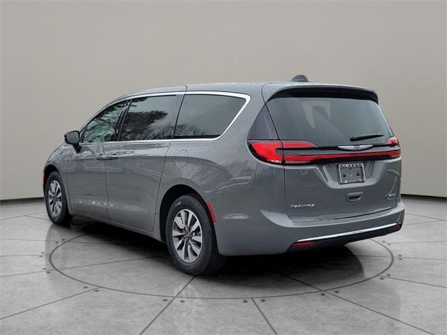 new 2025 Chrysler Pacifica Hybrid car, priced at $47,025