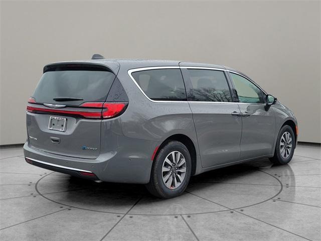 new 2025 Chrysler Pacifica Hybrid car, priced at $47,025