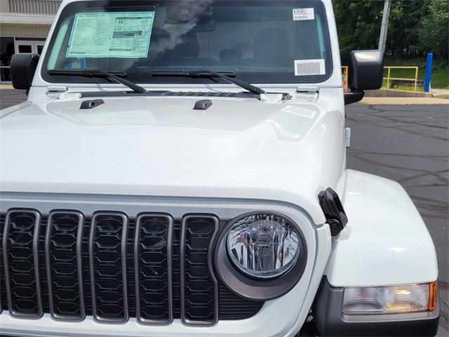 new 2024 Jeep Gladiator car, priced at $42,605